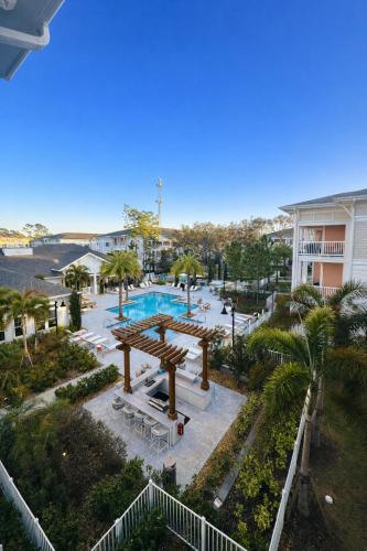 an overhead view of a pool with a picnic table and palm trees at Boho Boutique Retreat - Pool - Gym - Private Patio in Tampa