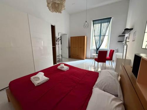 Llit o llits en una habitació de Noble Square Apartment