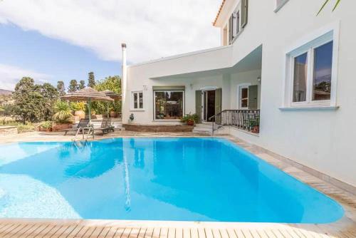 Residence 4 bedrooms near Andros