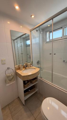 a bathroom with a sink and a shower and a toilet at Punta del Este, Sol y Luna II, Departamento 301 in Punta del Este