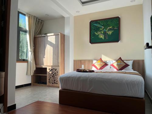 a bedroom with a bed and a window at Minh Minh Nam 3 Hotel in Can Tho