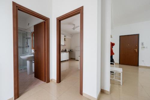 a hallway with two mirrors and a bathroom at ilvilLINO in Taranto
