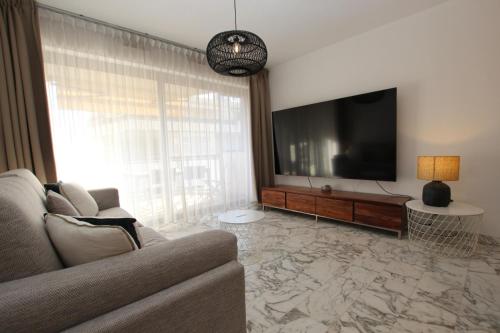 PROCHE CARLTON One bedroom Apartment