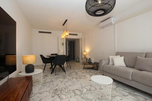 PROCHE CARLTON One bedroom Apartment