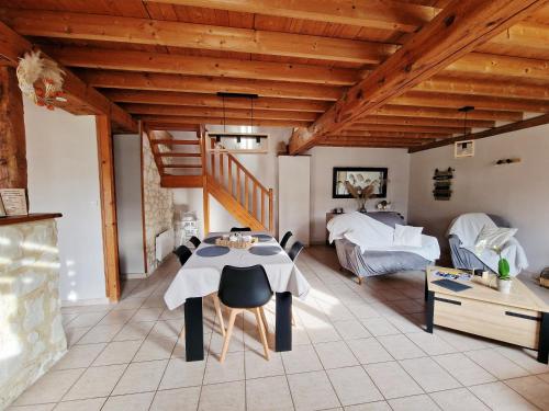 Llit o llits en una habitació de La Grange