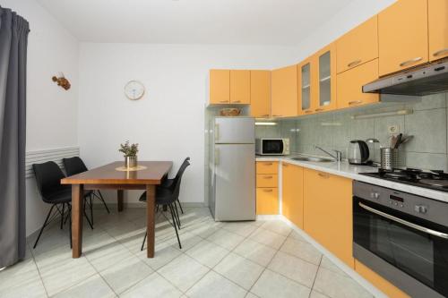 Apartment in Okrug Gornji with sea view, terrace, air conditioning, WiFi 5049-3