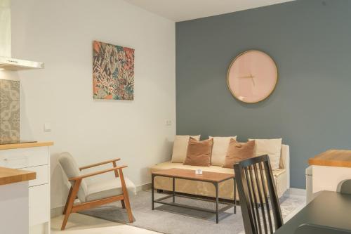 Chic & Comfortable Apartment, Private Terrace photo 10