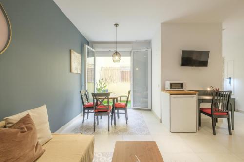 Chic & Comfortable Apartment, Private Terrace photo 11