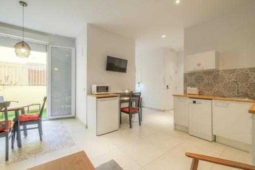 Chic & Comfortable Apartment, Private Terrace photo 26