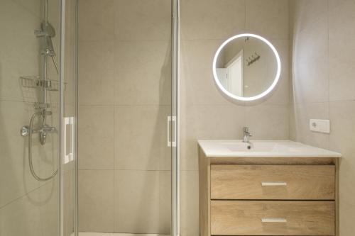 Chic & Comfortable Apartment, Private Terrace photo 9