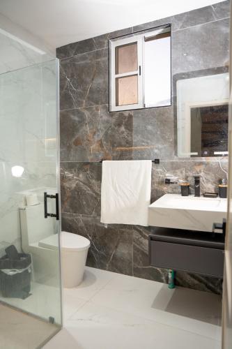 a bathroom with a sink and a toilet and a mirror at Star Villa Boca Chica in Boca Chica