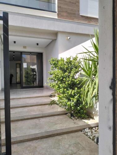 Luxurious Modern Apartment Near Airport and city
