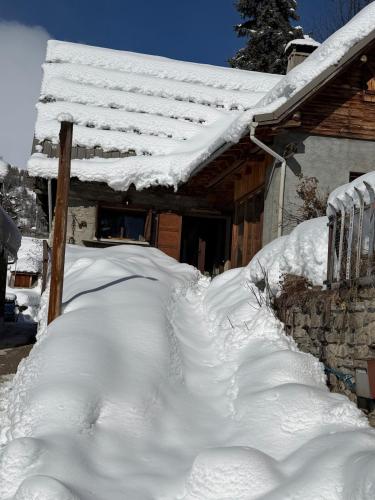Cosy, luxury apt in quiet hamlet, four stars