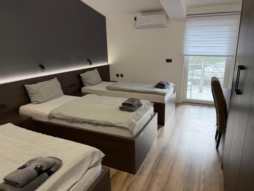 a room with two beds and a window at Restaurant&Rooms 035 in Paraćin