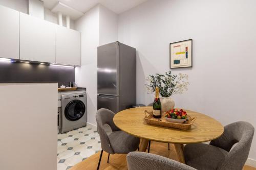 Bright 2-Bed Apartment in Las Letras Madrid