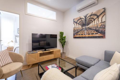 Chic 2-Bed Apartment in Las Letras Madrid
