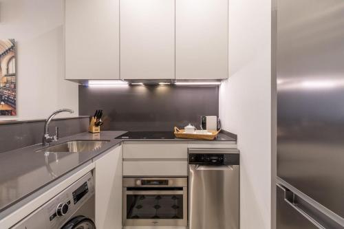 Chic 2-Bed Apartment in Las Letras Madrid