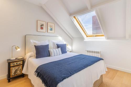 Charming Attic with Terrace in Las Letras