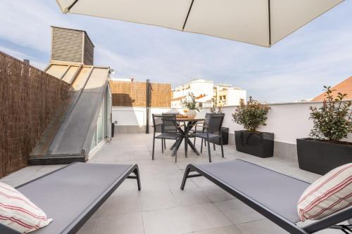 Charming Attic with Terrace in Las Letras