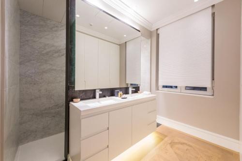 Spectacular 3-Bed Apartment in Central Madrid