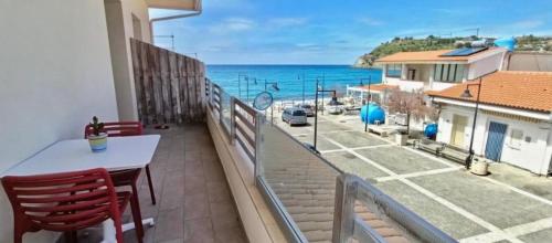 a balcony with a table and chairs and the ocean at Borgo dei Pescatori - SUL MARE in Capo Vaticano