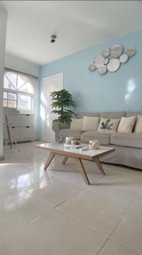 Cozy 2BR 2Bth walk 2 the beach Pool view Wi-Fi