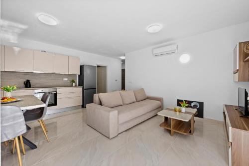 Brand New Apartment Lola Peroj