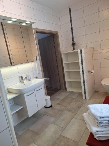 a bathroom with a sink and a mirror at Huus 8 in Westoverledingen