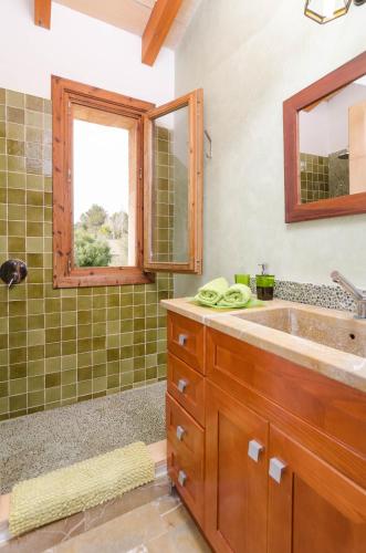 a bathroom with a sink and a mirror at Casa Puig De Na Franquesa in Manacor