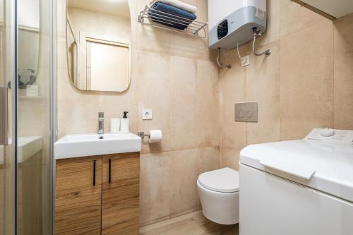 Beachfront Design LUX Studio Apartment photo 9