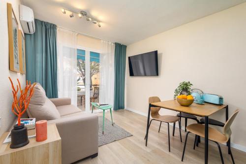 Beachfront Tiffany Design Apartment