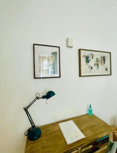 Bright modern studio, Nice Port, walk to tram and beach!