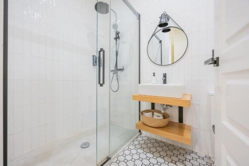 a bathroom with a shower and a sink at BILBAO RIVERSIDE by STAYNN APARTMENTS in Bilbao