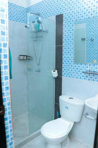 a bathroom with a toilet and a glass shower at Spazio83 in Puerto Colombia