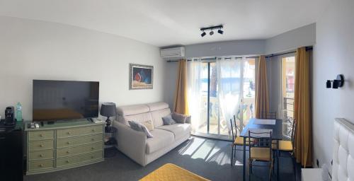 Sea View Studio by The Beach, City Centre, Seafront
