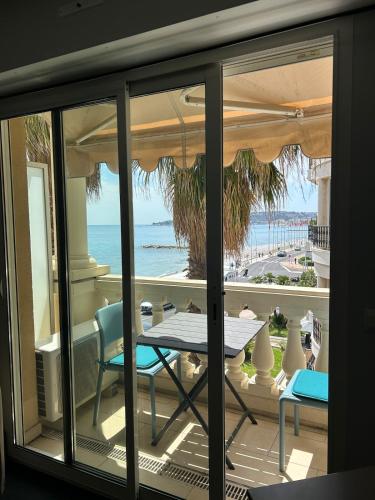Sea View Studio by The Beach, City Centre, Seafront