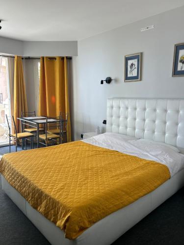 Sea View Studio by The Beach, City Centre, Seafront