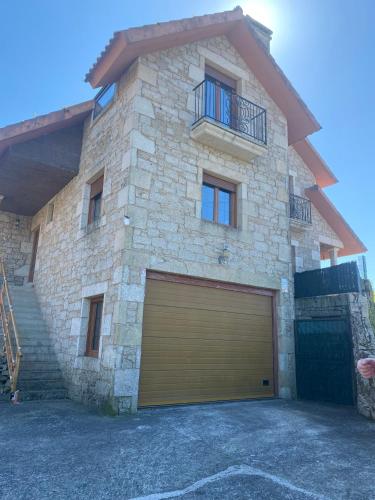 Chalet en casco urbano de Ribeira por habitaciones