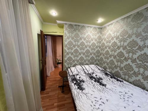 Ліжко або ліжка в номері Steps From Republic Square