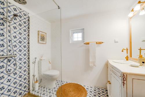 a bathroom with a toilet and a sink and a shower at Monte Santo António - Alqueva in Mourão