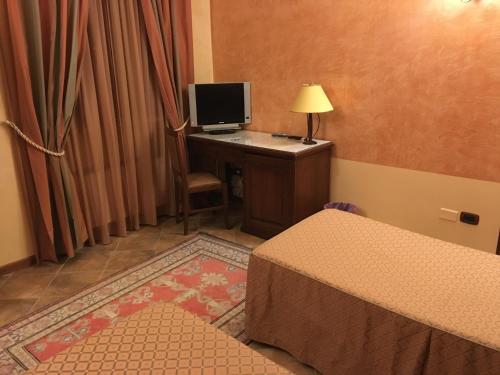 a hotel room with a desk with a computer on it at Hotel Al Ritrovo in Piazza Armerina