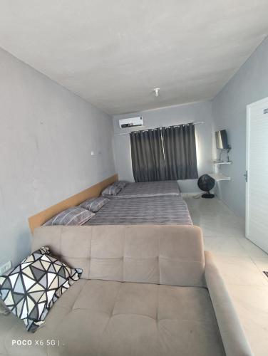 a bedroom with a large bed in a room at Casa Mineira - Flats novos em Ponta de Mangue - Maragogi in Maragogi