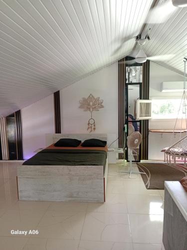 a bedroom with a bed and a white ceiling at Loft haut de villa in Baie-Mahault