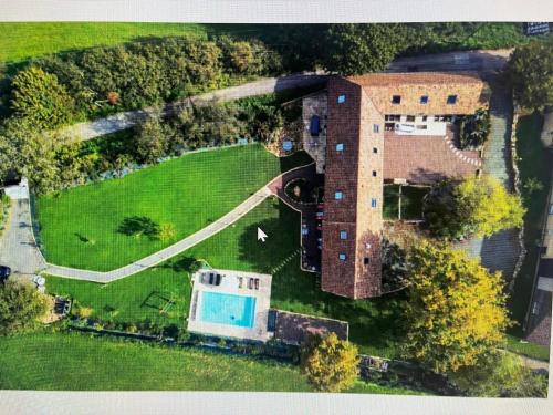 Gîte luxueux avec piscine, spa, jardin et équipements de loisirs à Sargé-lès-le-Mans - FR-1-410-437