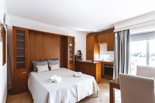 Quinta Velha Garage&Pool Flat 103