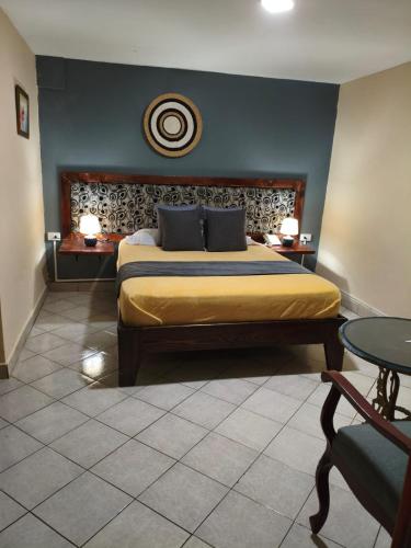 a bedroom with a king sized bed in a room at Hotel Los Rivera in David