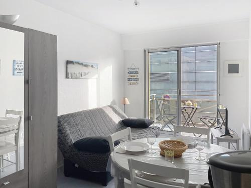 Studio rénové avec balcon à 100m de la plage et piscine - 4 personnes - Les Sables-d'Olonne - FR-1-331-204