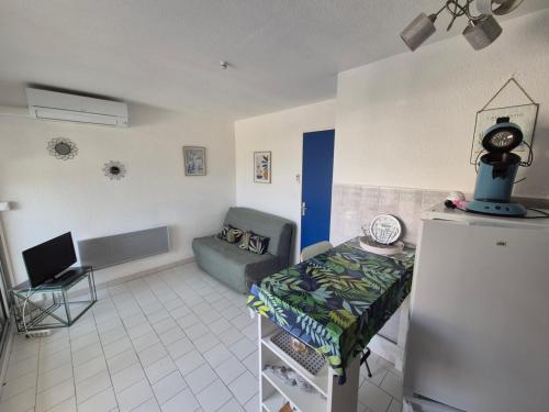 Appartement climatisé avec loggia et parking à 200m de la plage - FR-1-338-442