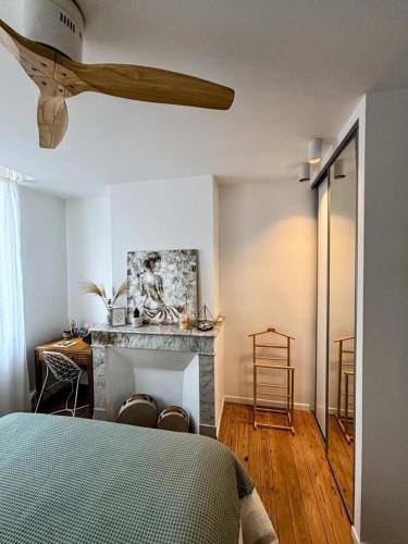 Gîte Elégant appartement urbain avec parking : explorez la ville à pied!
