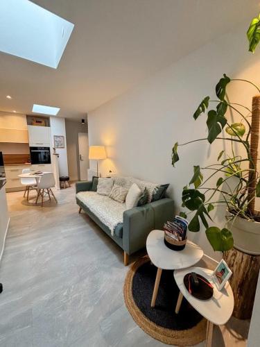 Gîte Elégant appartement urbain avec parking : explorez la ville à pied!